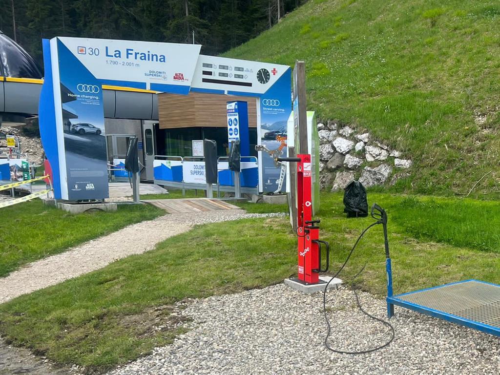 Grazie a Bike Facilities, con le sue colonnine di ricarica e manutenzione per e-bike, Dolomiti Supersummer è ancora più accessibile.